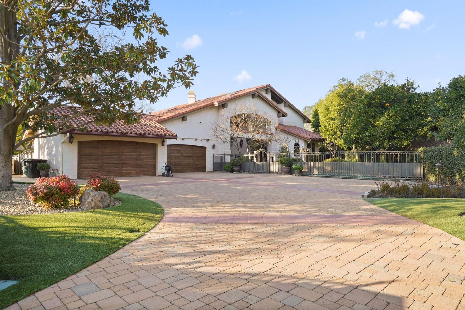 9801 Mira Del Rio Drive