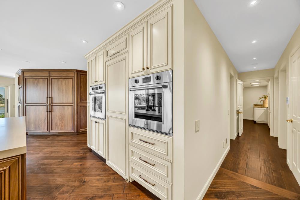 9801 Mira Del Rio Drive