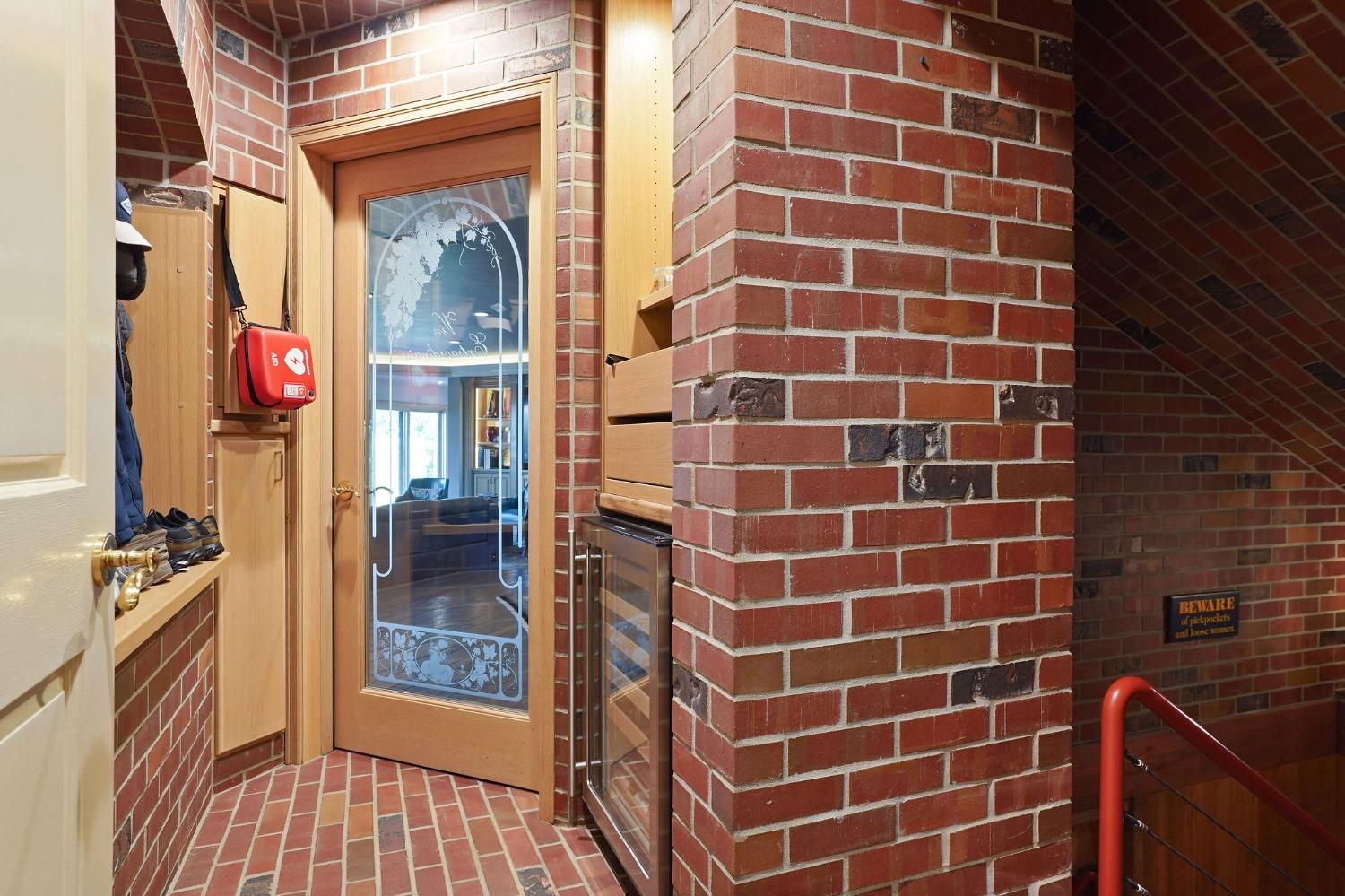 9801 Mira Del Rio Drive