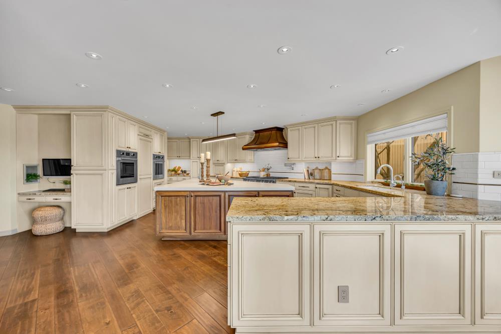 9801 Mira Del Rio Drive