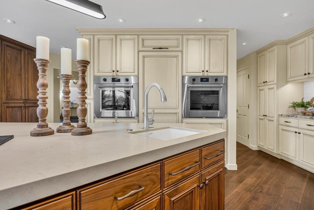 9801 Mira Del Rio Drive