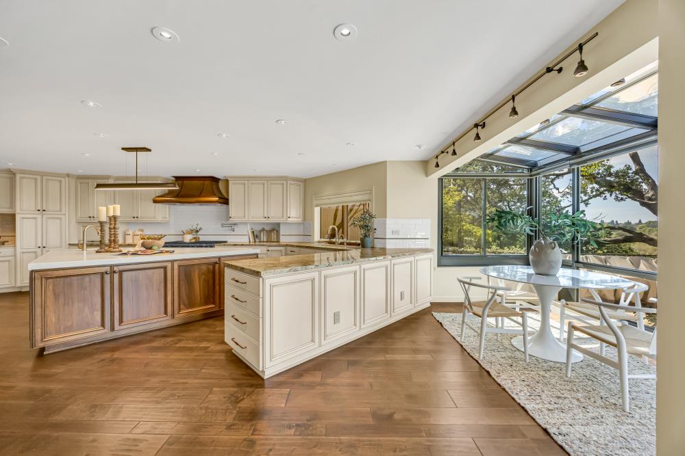 9801 Mira Del Rio Drive