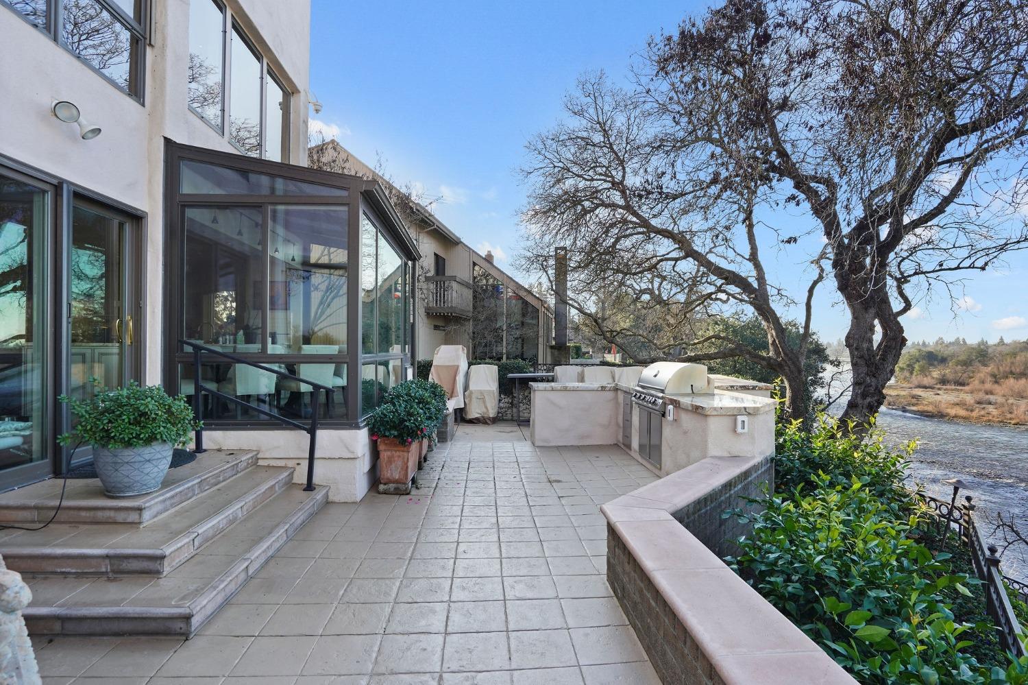 9801 Mira Del Rio Drive