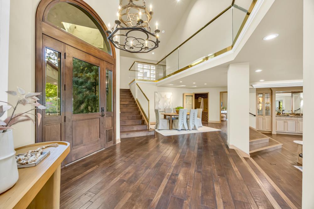 9801 Mira Del Rio Drive