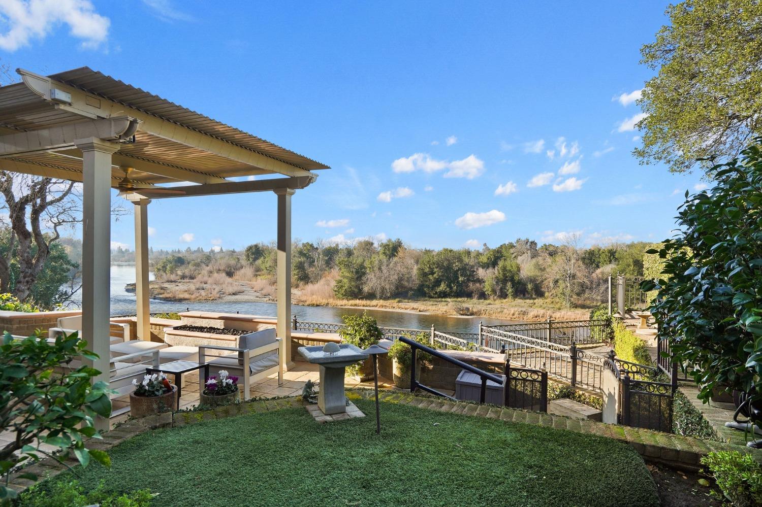 9801 Mira Del Rio Drive