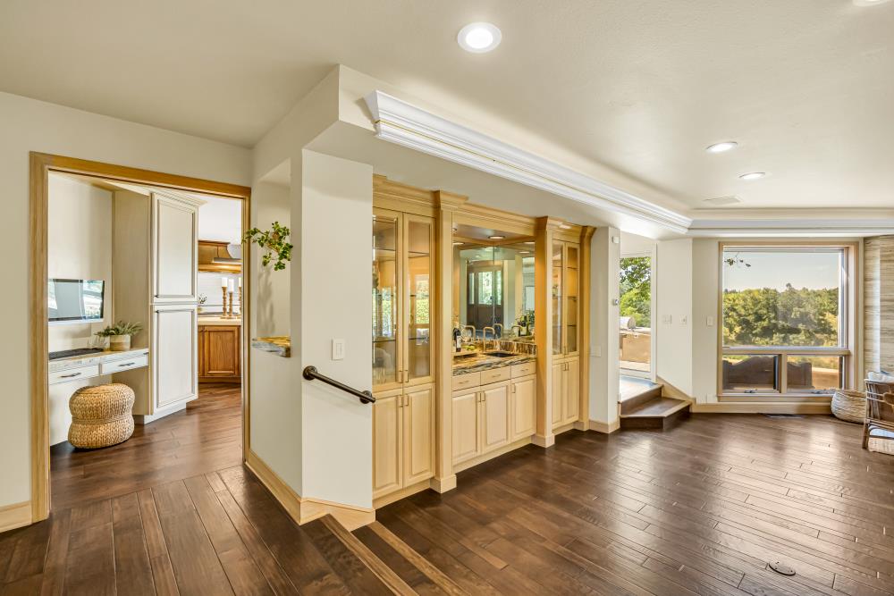 9801 Mira Del Rio Drive