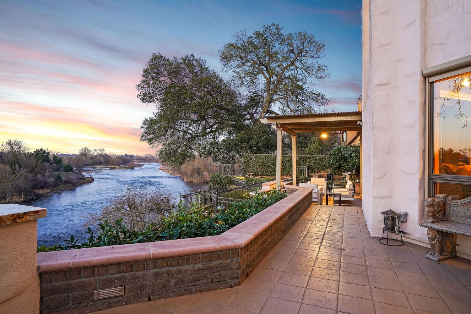 9801 Mira Del Rio Drive