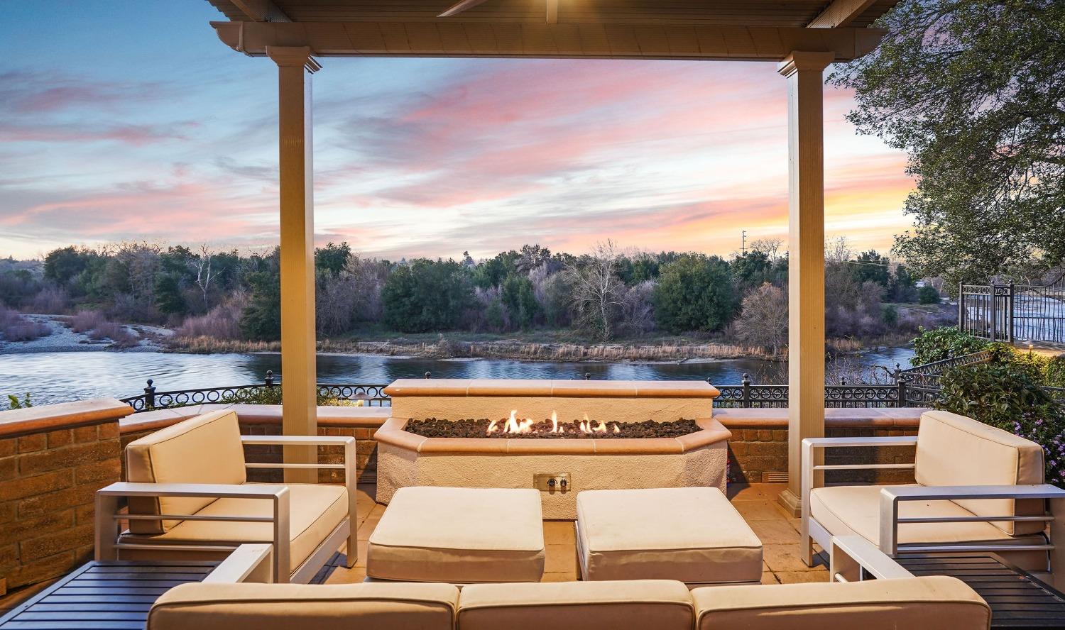 9801 Mira Del Rio Drive