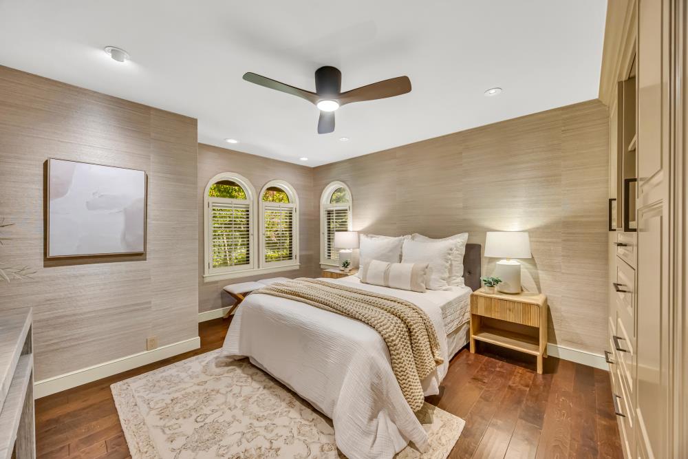 9801 Mira Del Rio Drive