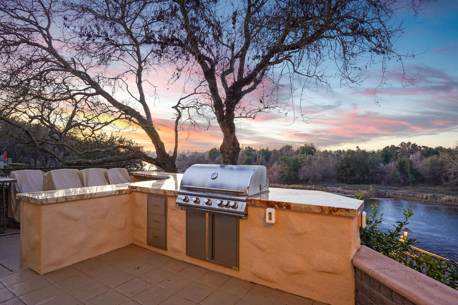 9801 Mira Del Rio Drive