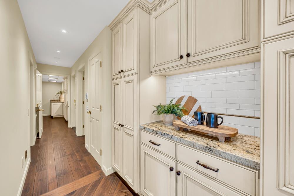 9801 Mira Del Rio Drive