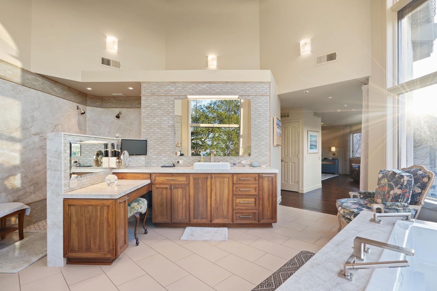 9801 Mira Del Rio Drive