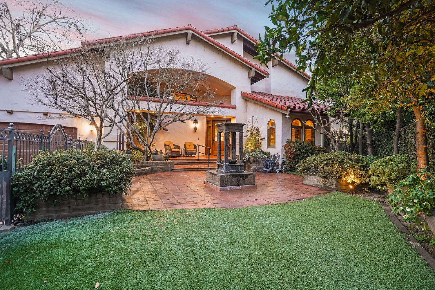 9801 Mira Del Rio Drive