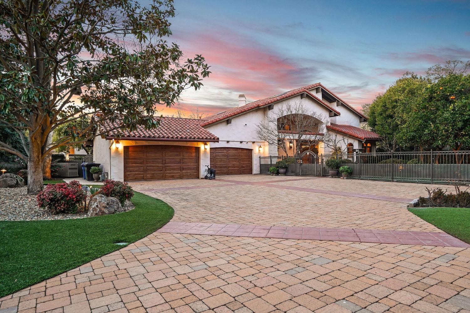 9801 Mira Del Rio Drive