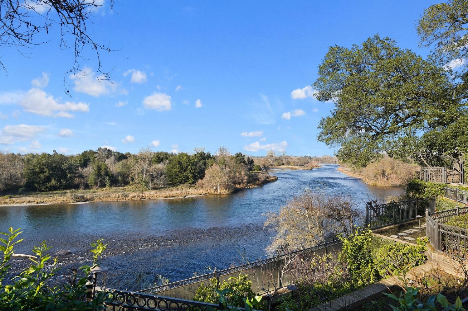 9801 Mira Del Rio Drive