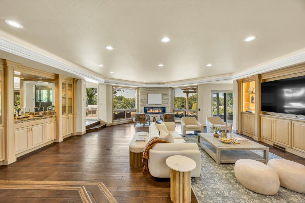 9801 Mira Del Rio Drive