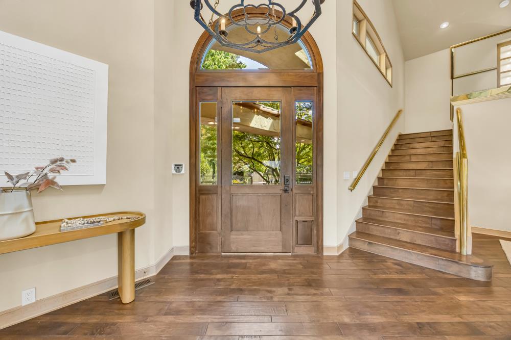 9801 Mira Del Rio Drive