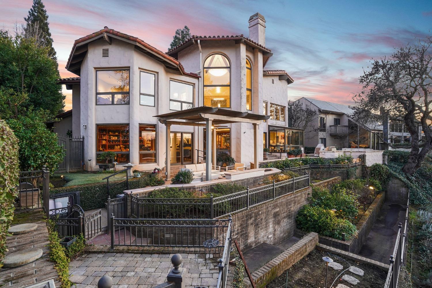 9801 Mira Del Rio Drive