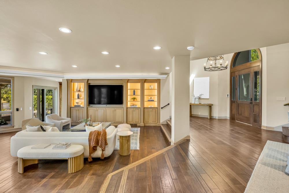 9801 Mira Del Rio Drive