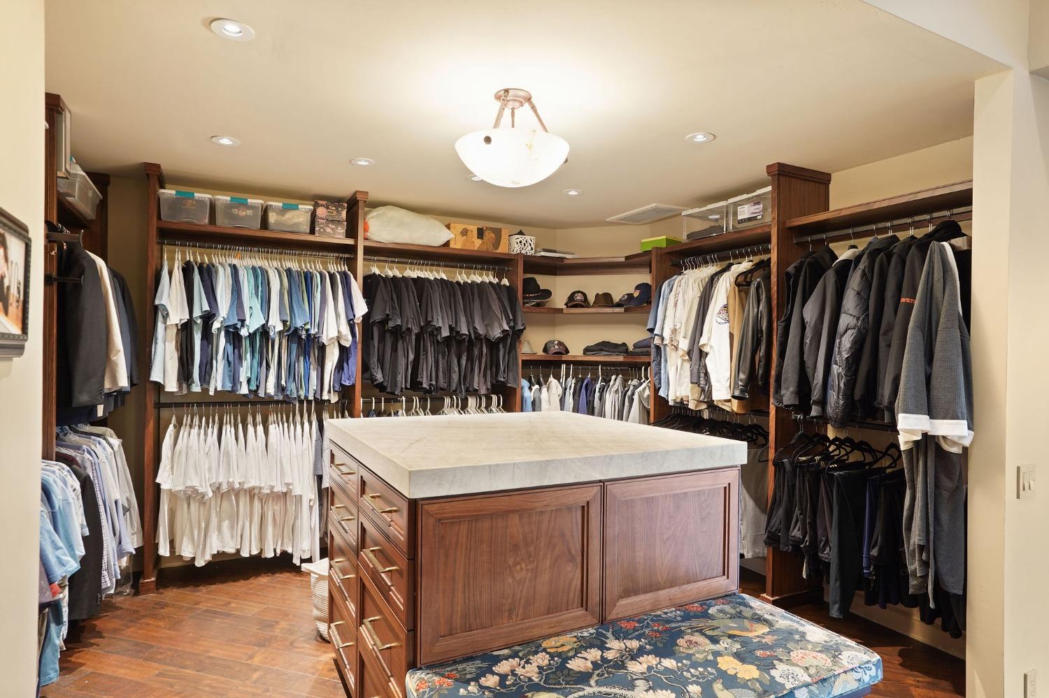 9801 Mira Del Rio Drive