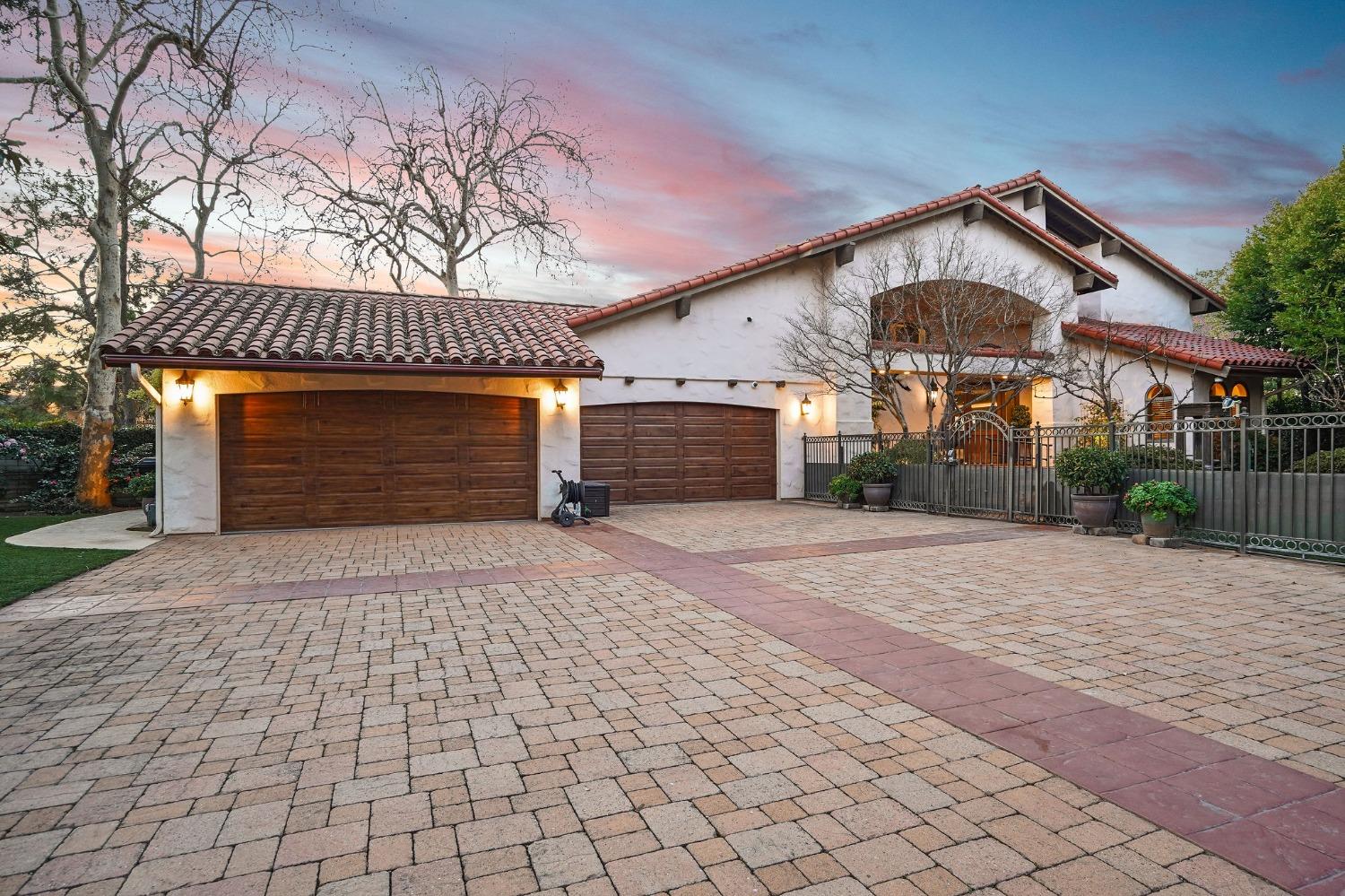 9801 Mira Del Rio Drive