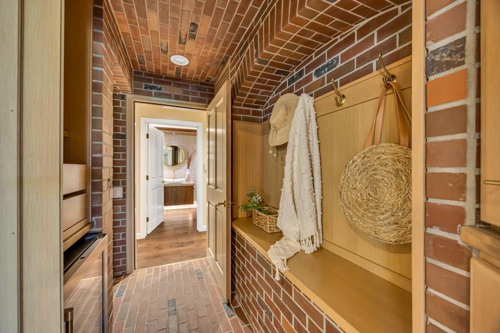 9801 Mira Del Rio Drive