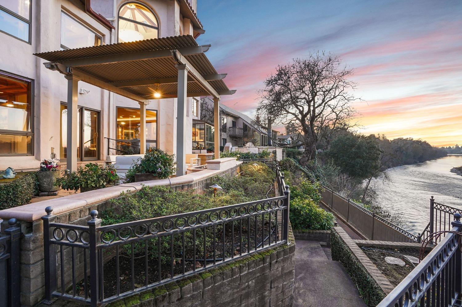 9801 Mira Del Rio Drive