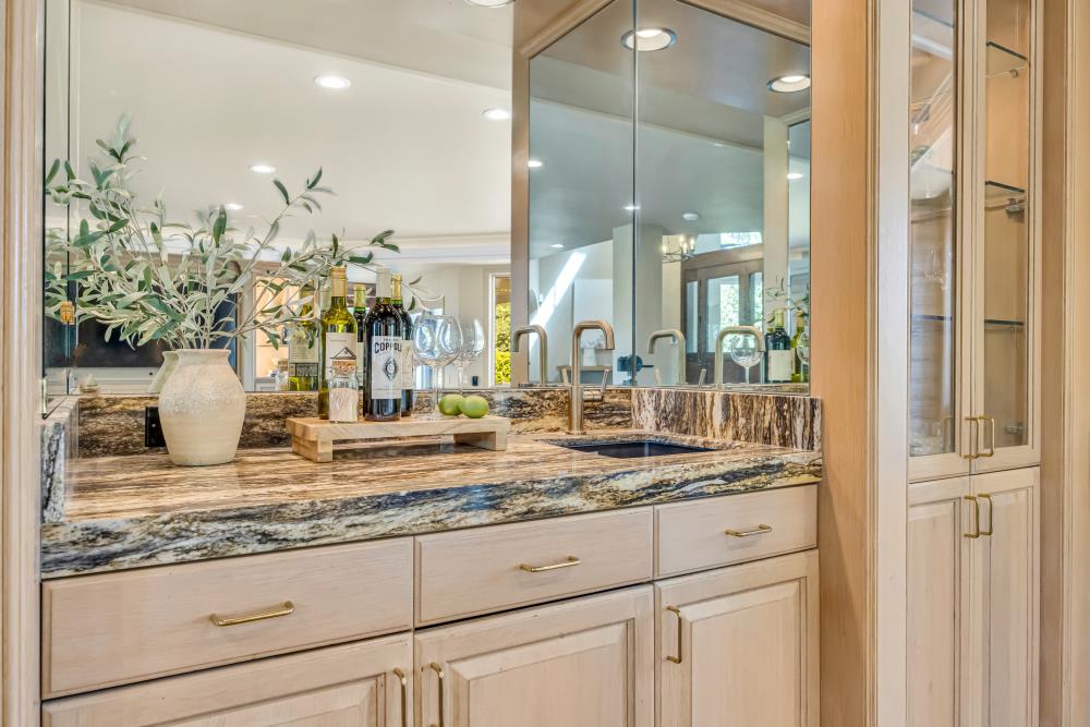 9801 Mira Del Rio Drive