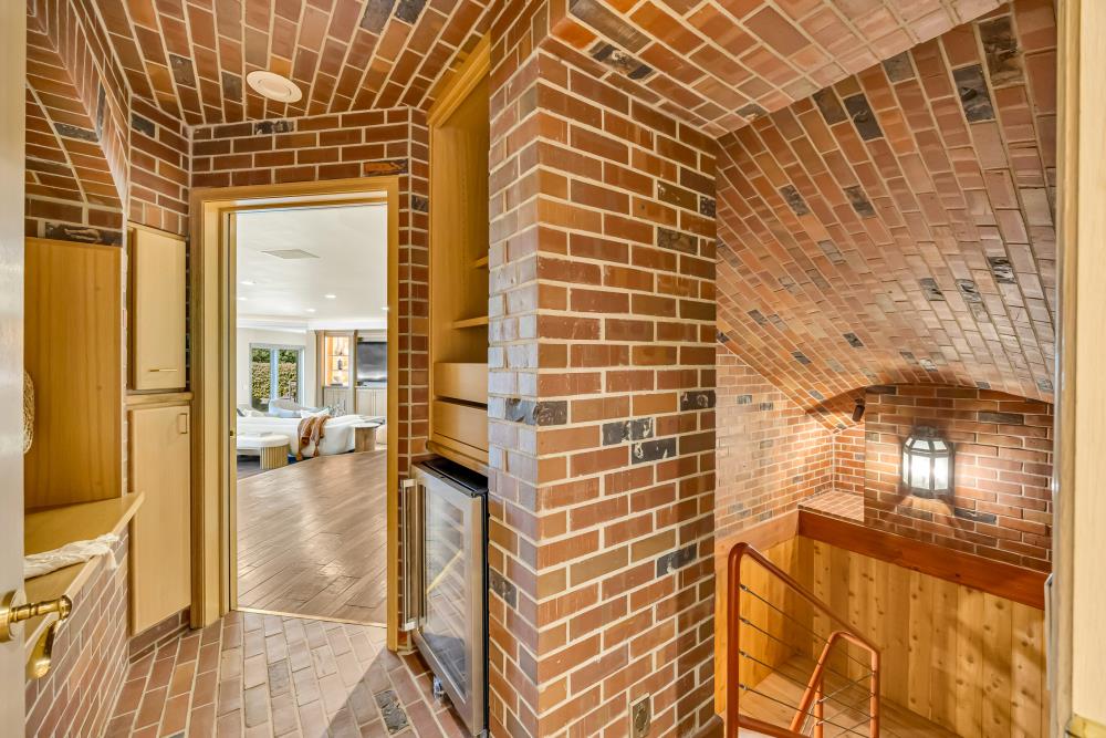 9801 Mira Del Rio Drive