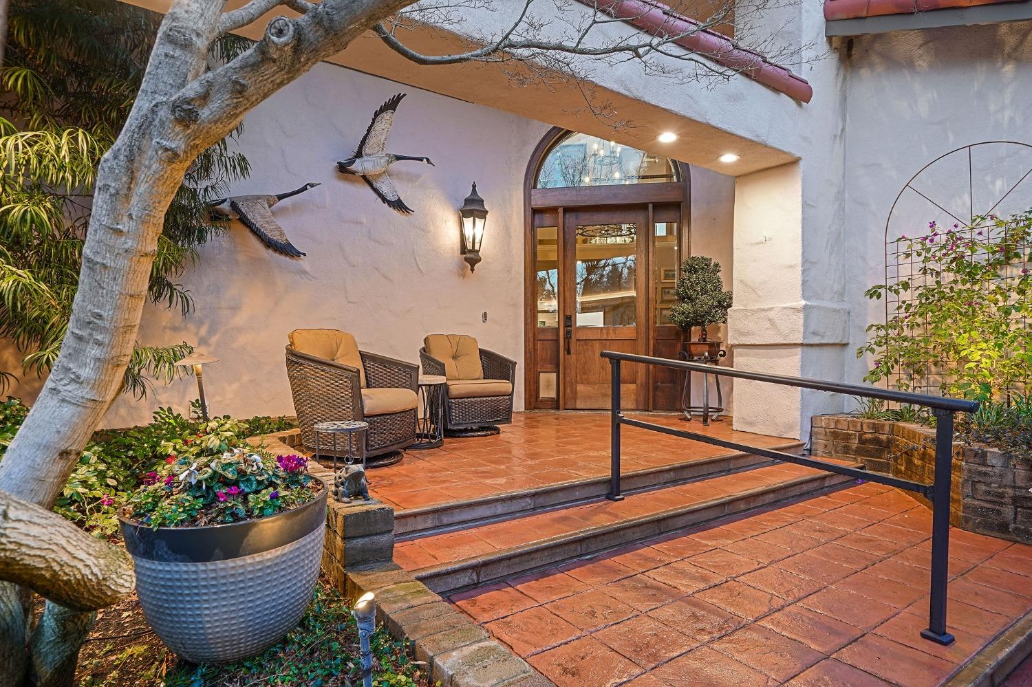 9801 Mira Del Rio Drive