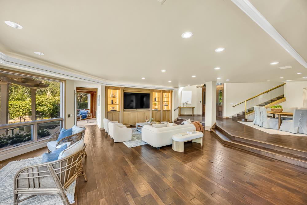 9801 Mira Del Rio Drive