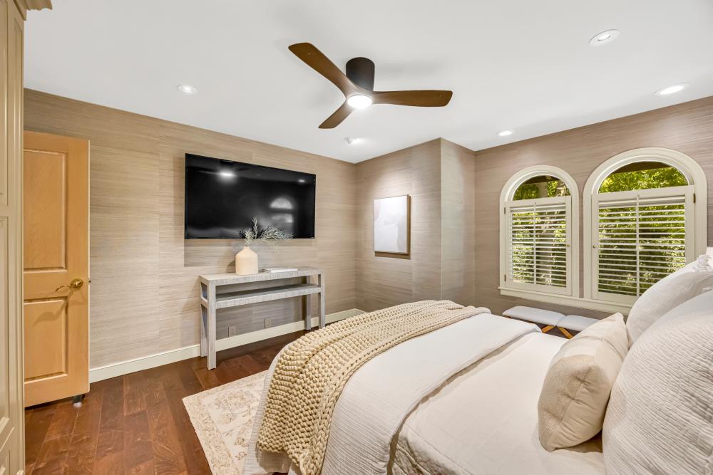 9801 Mira Del Rio Drive