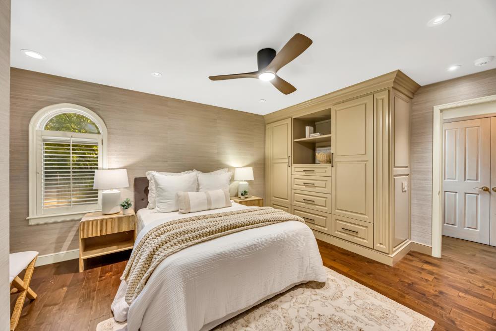 9801 Mira Del Rio Drive