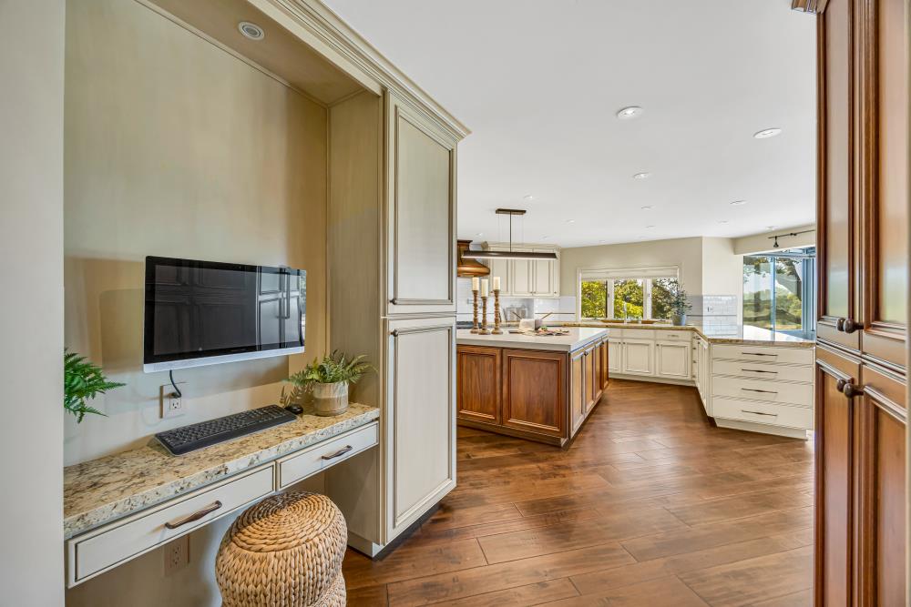 9801 Mira Del Rio Drive