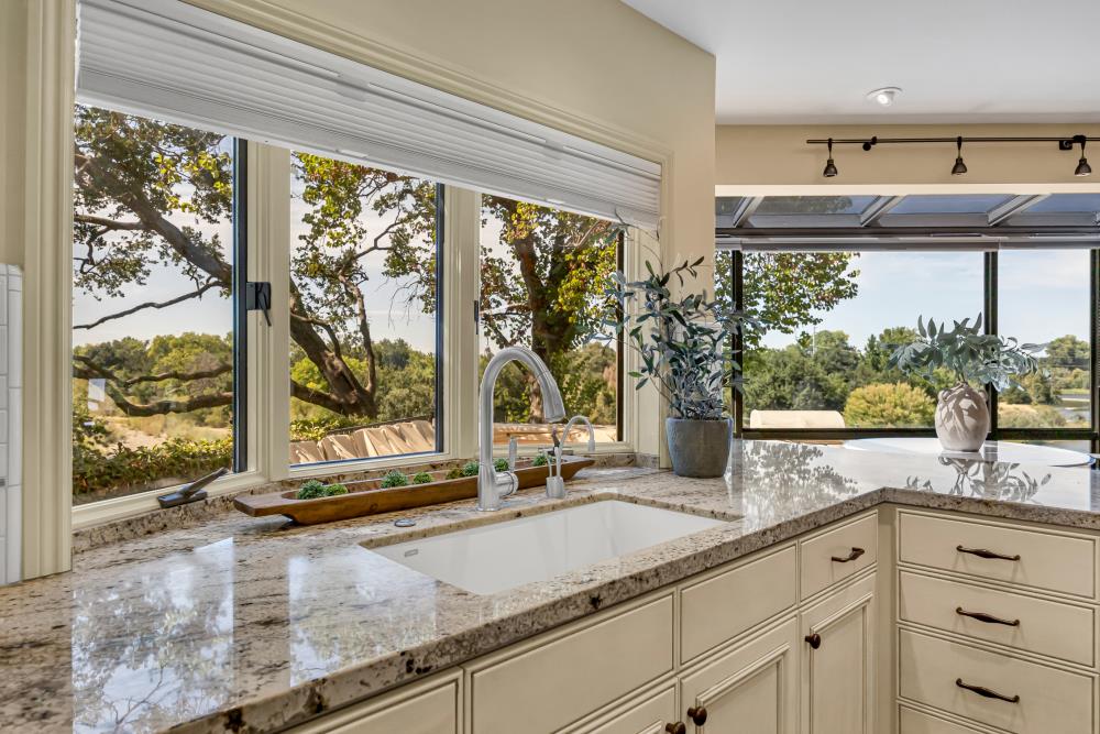 9801 Mira Del Rio Drive