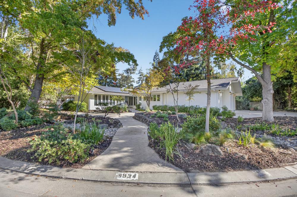 9934 Laron Court