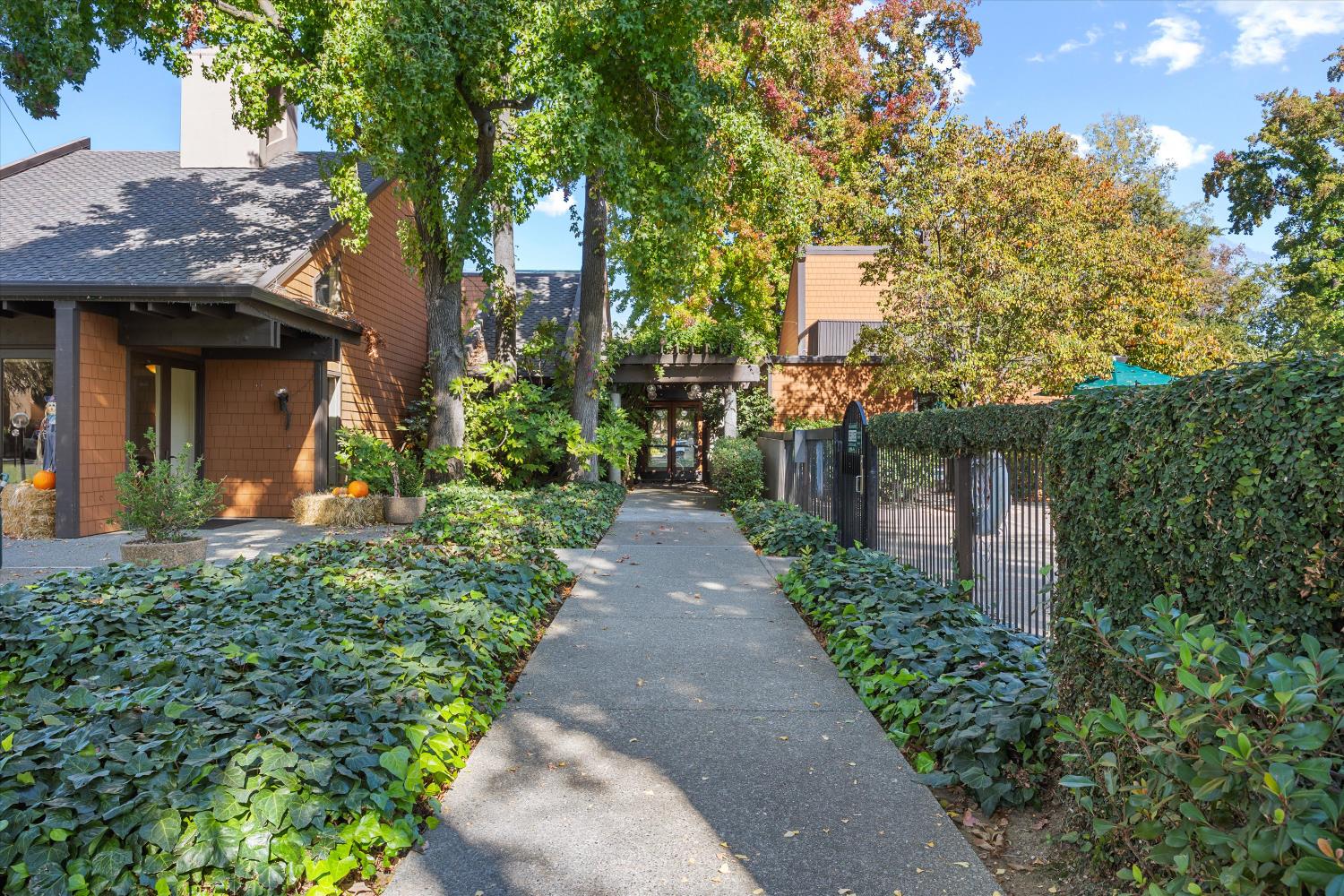 608 Woodside Sierra 1