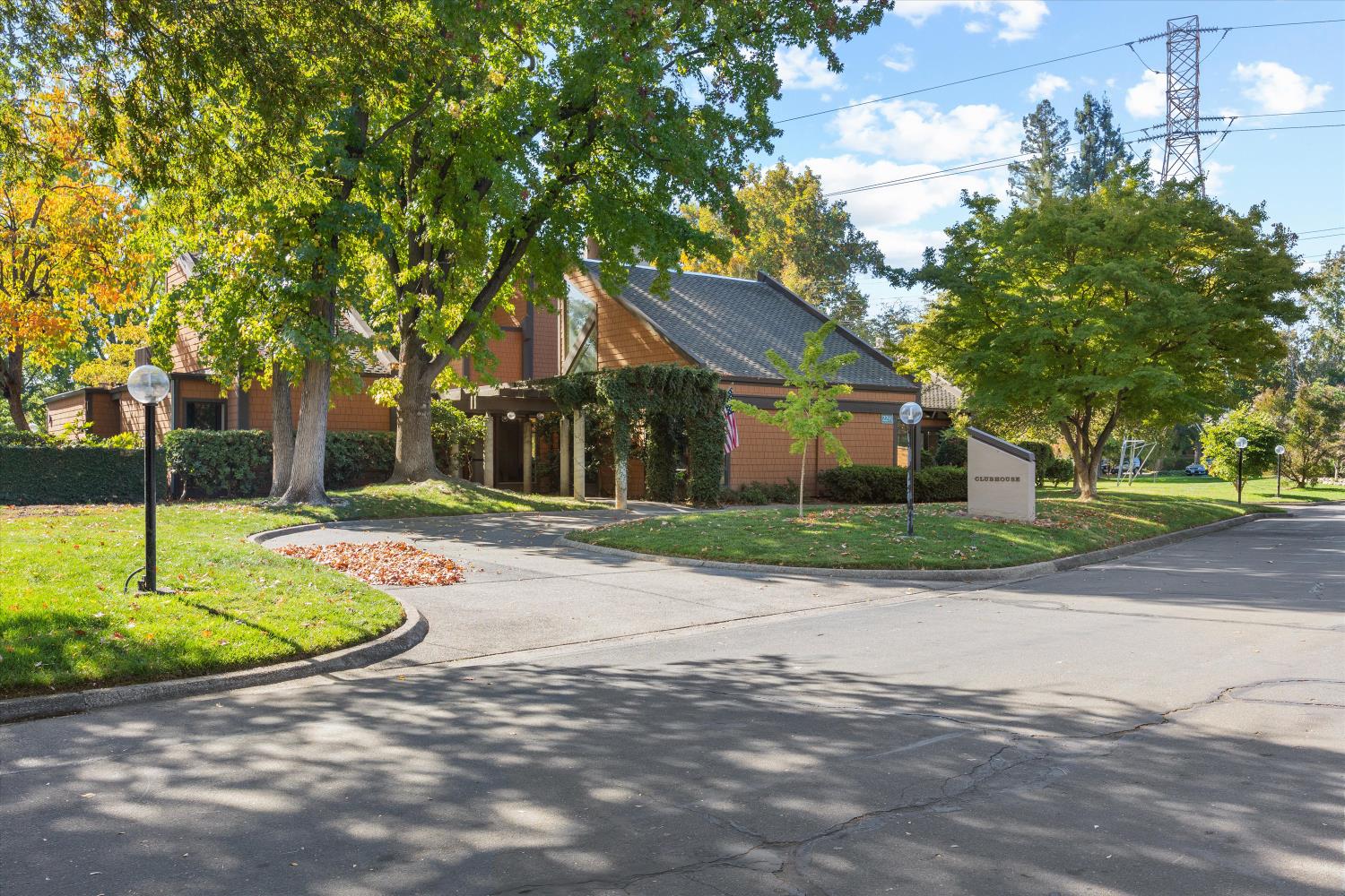 608 Woodside Sierra 1