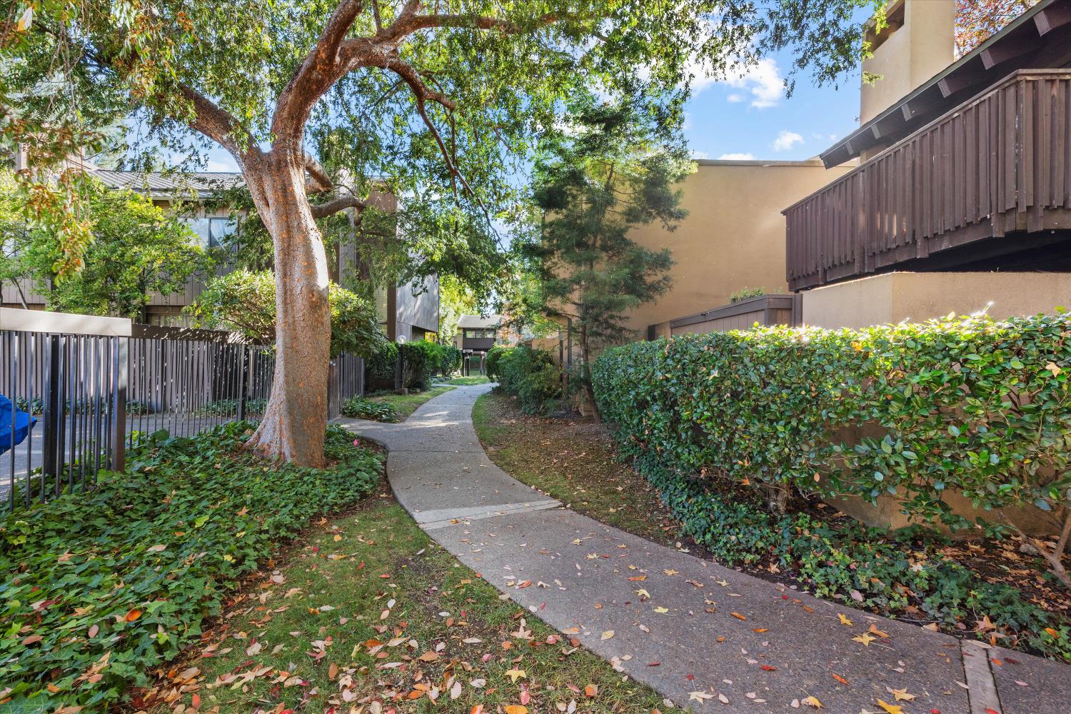 608 Woodside Sierra 1