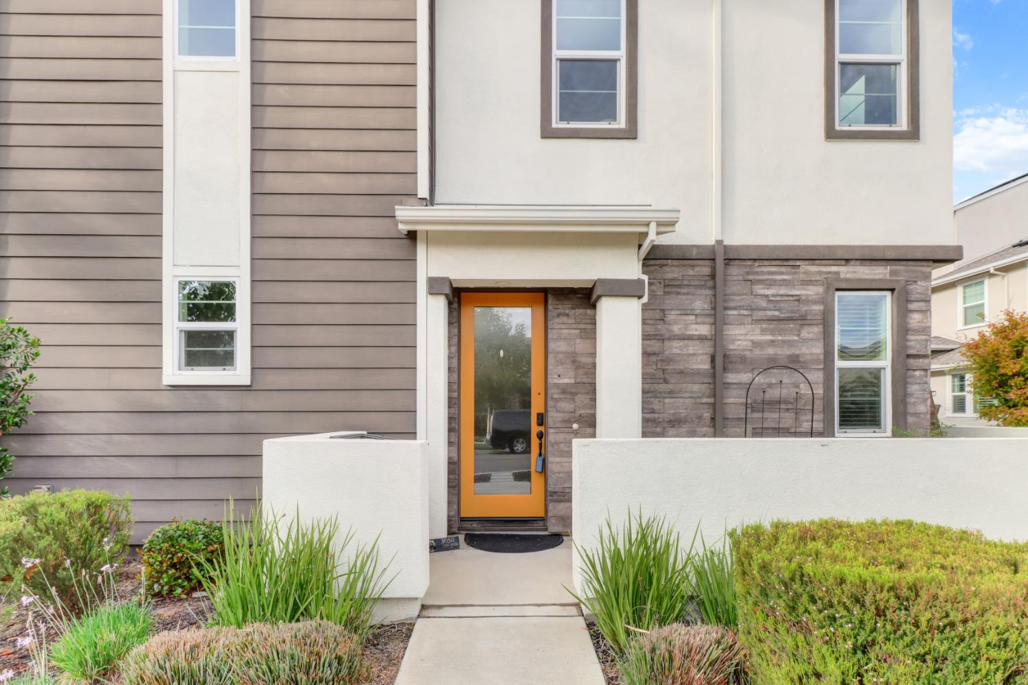 3050 Copper Rose Walk