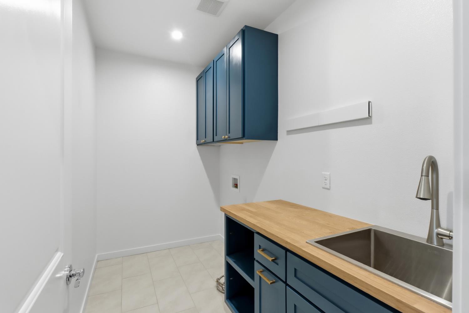 3050 Copper Rose Walk