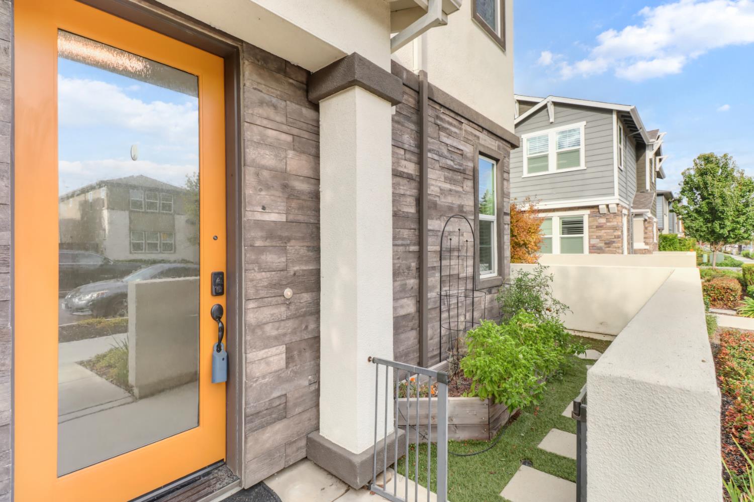 3050 Copper Rose Walk