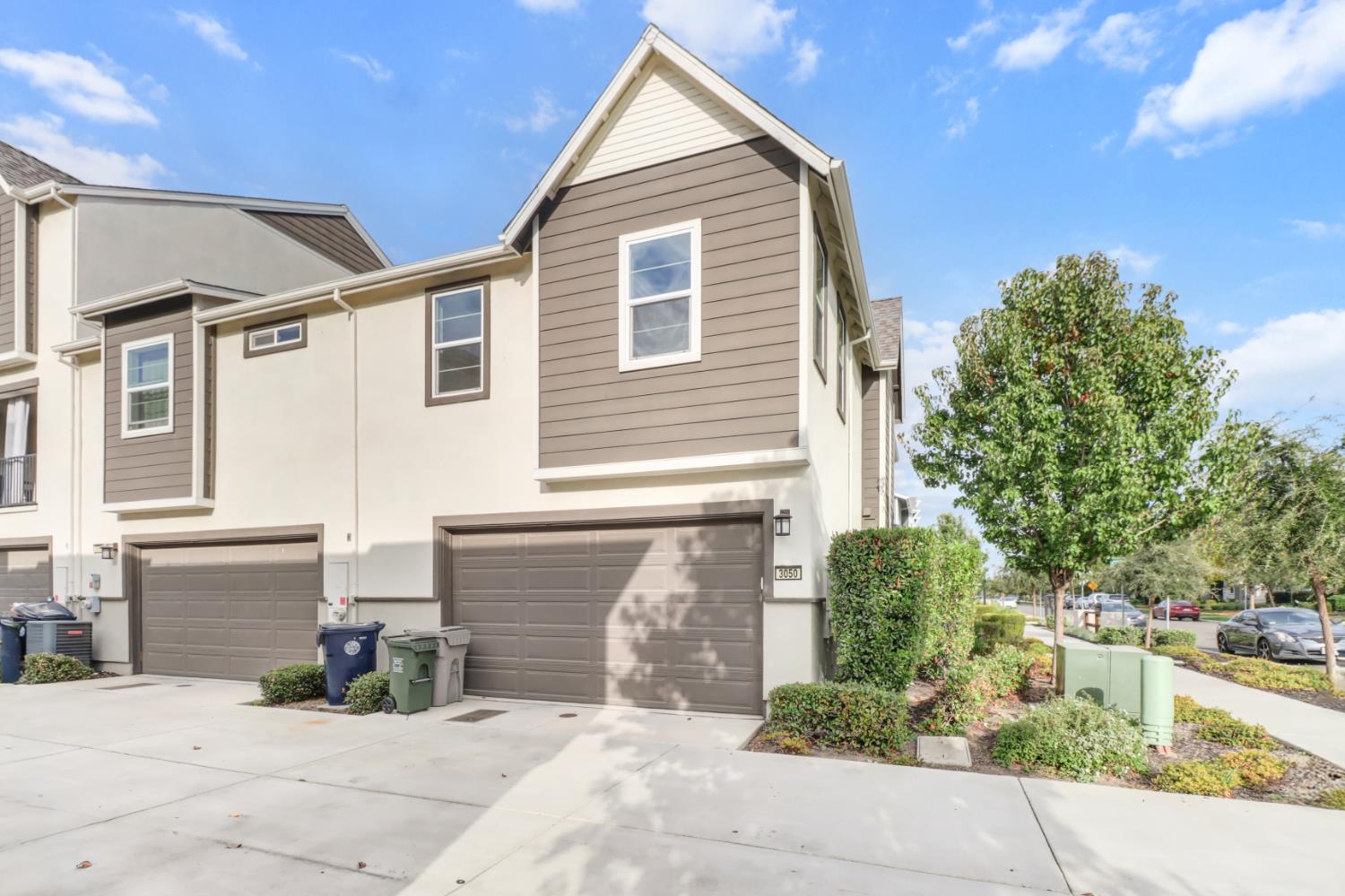 3050 Copper Rose Walk