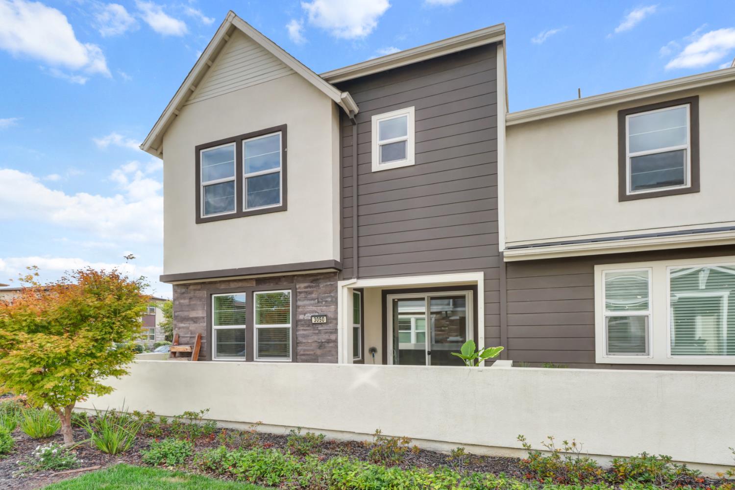 3050 Copper Rose Walk