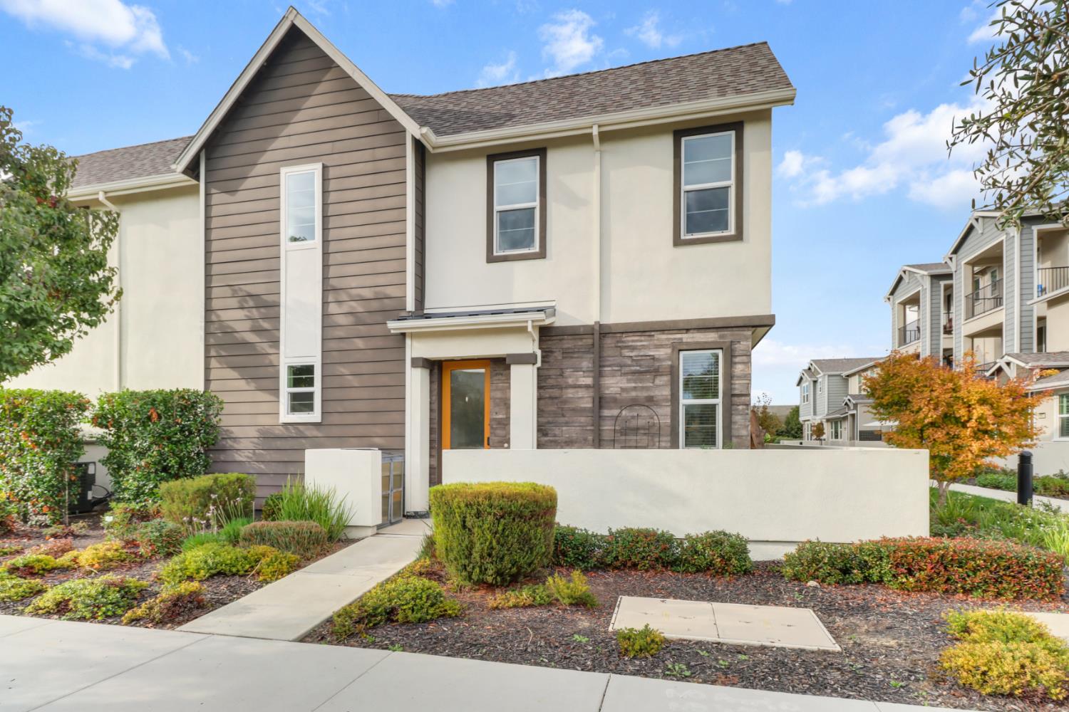 3050 Copper Rose Walk