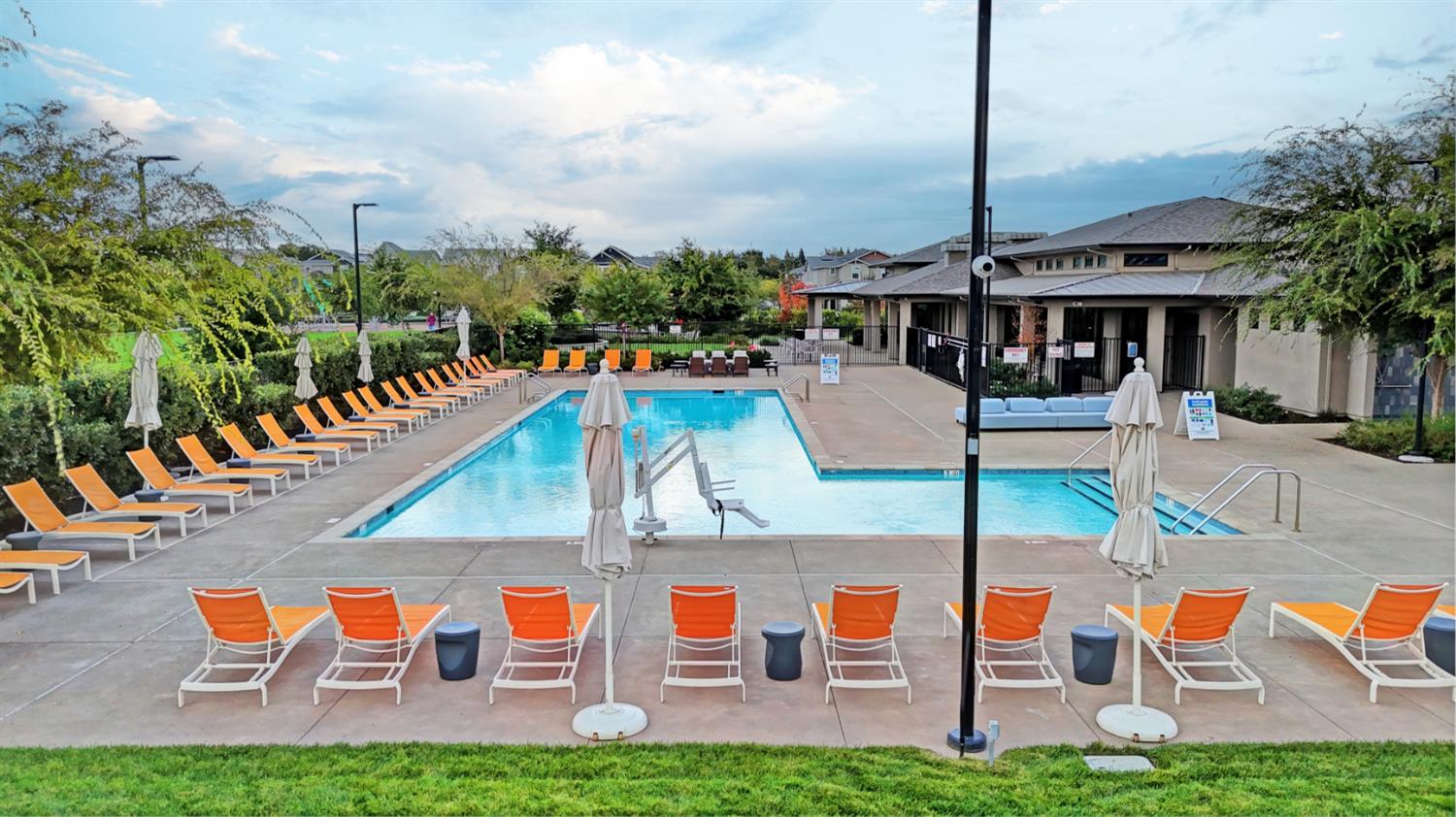 3050 Copper Rose Walk