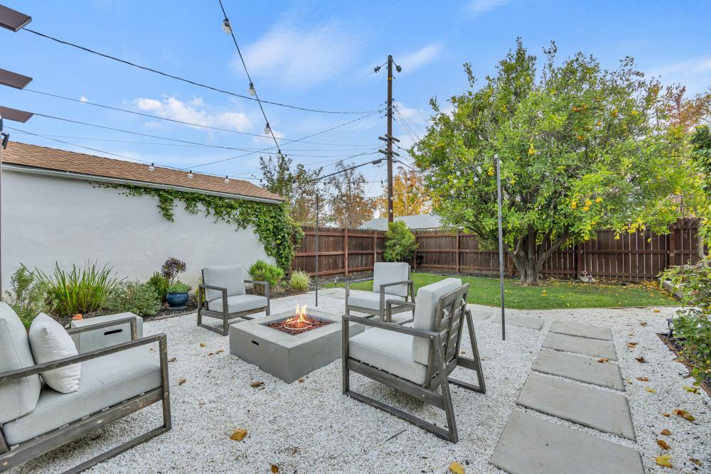 4912 Virginia Way