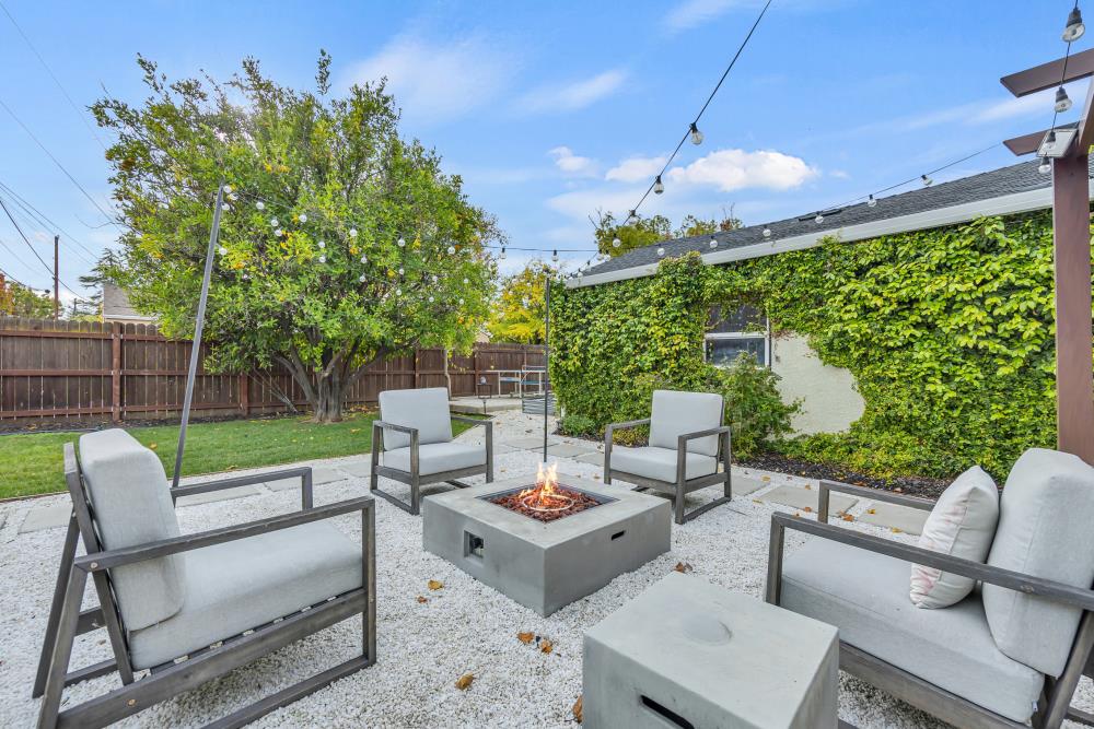 4912 Virginia Way