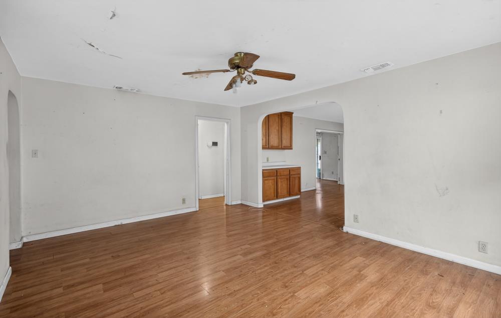 2121 Royal Oaks Drive