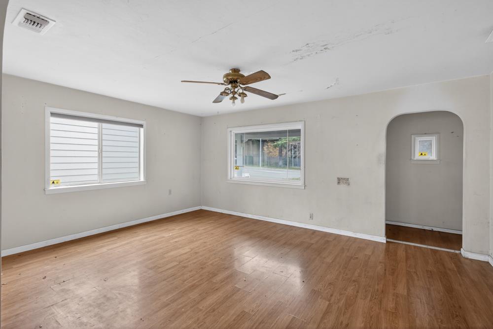 2121 Royal Oaks Drive